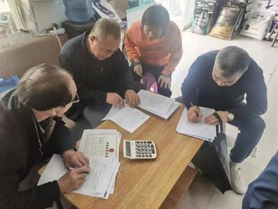 鹽湖區行政審批服務管理局 服務下沉暖人心，主動上門續證件